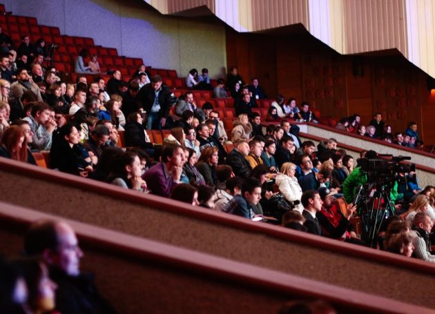 Company Event Checklist: How to Find An Inspirational Speaker