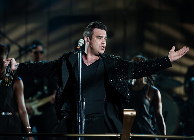Robbie Williams Extends A Middle Finger To World Cup Soccer Fans