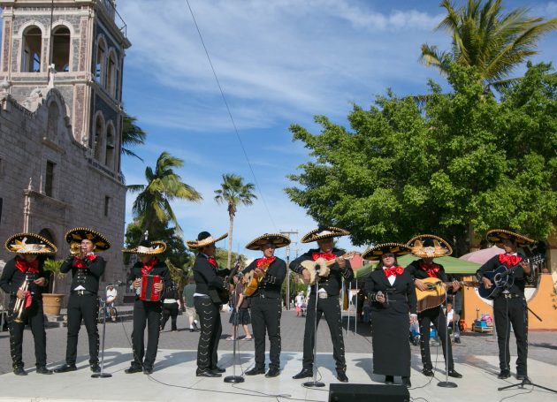 Gunmen, Dressed As Mariachi Musicians, Kill 5 In Mexico City
