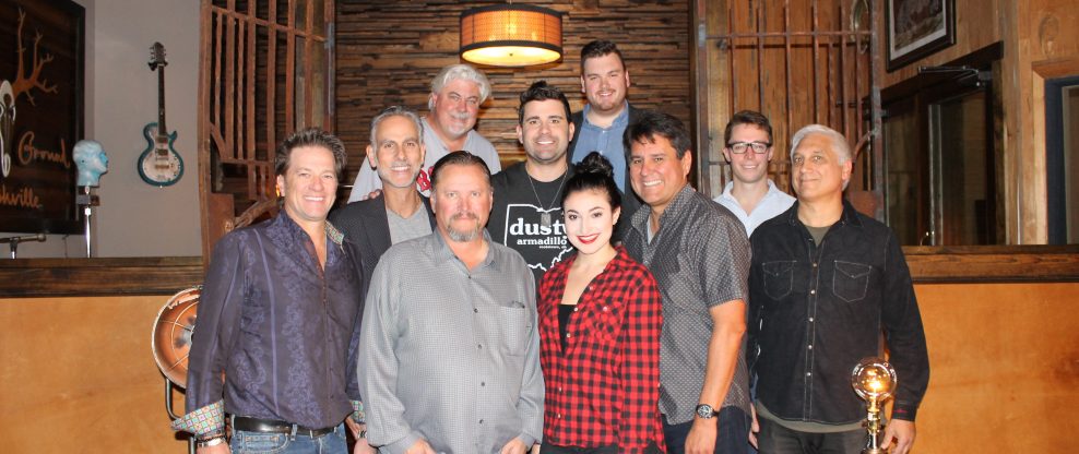 Country Powerhouse Josh Gracin Inks Deals With Reviver Records & 117 Management