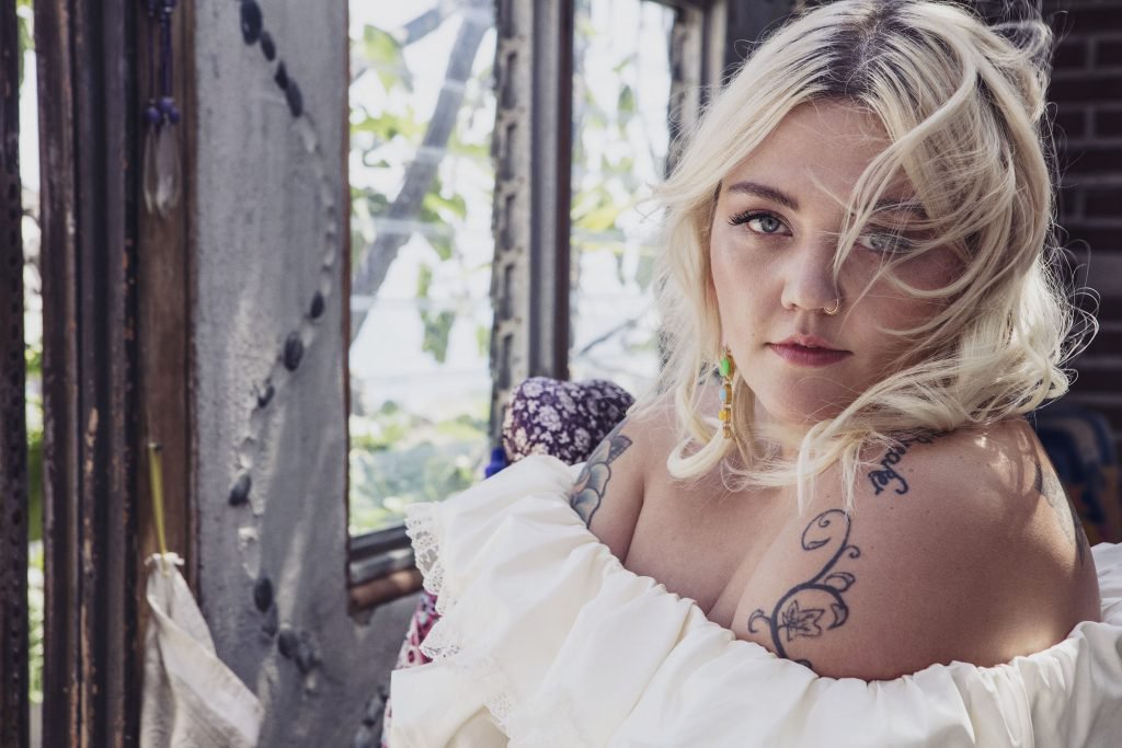Elle King To Officiate Love Ceremony For Three Couples During CMA Music Fest Week