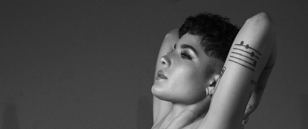 A Pregnant Halsey Cancels Her Manic World Tour