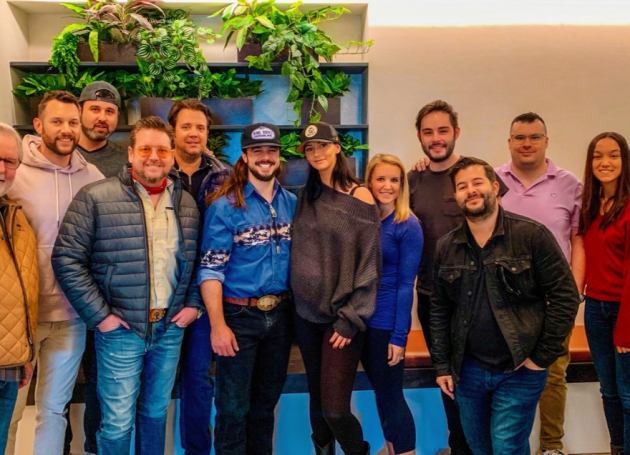 Country Newcomer Ian Munsick Signs With UTA