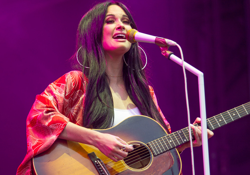 Kacey Musgraves Performs 'Justified' In The Nude On SNL Season Opener ...