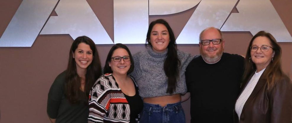 Rising Country Music Artist Allie Colleen Signs Exclusive Booking Deal With APA