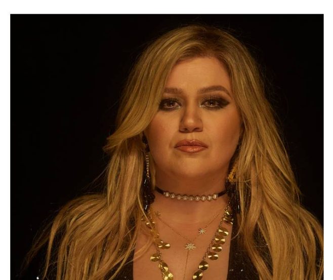 Kelly Clarkson Postpones The Opening Dates of Her New Las Vegas Residency