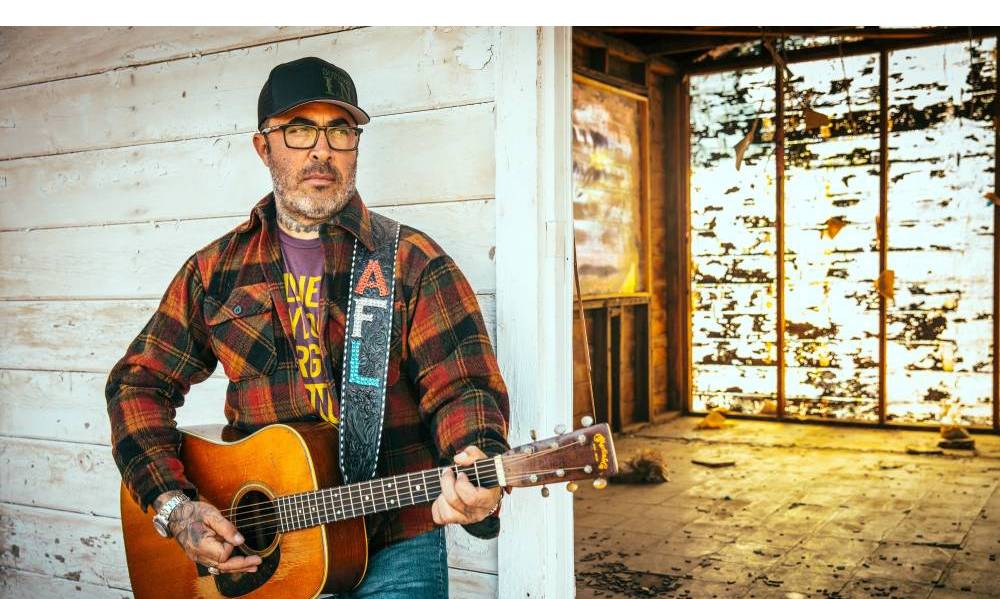 Four Hours With Singer/Songwriter & Staind Frontman Aaron Lewis - Interview  and Live Show Review - CelebrityAccess