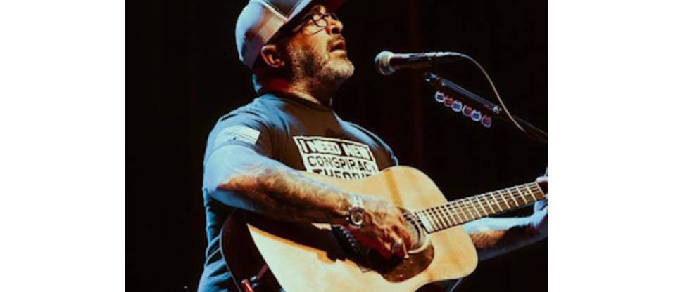 Aaron Lewis Launches 'American As It Gets" Tour With Full Band