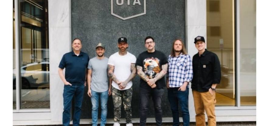 Country Music Duo Lakeview Signs With United Talent Agency