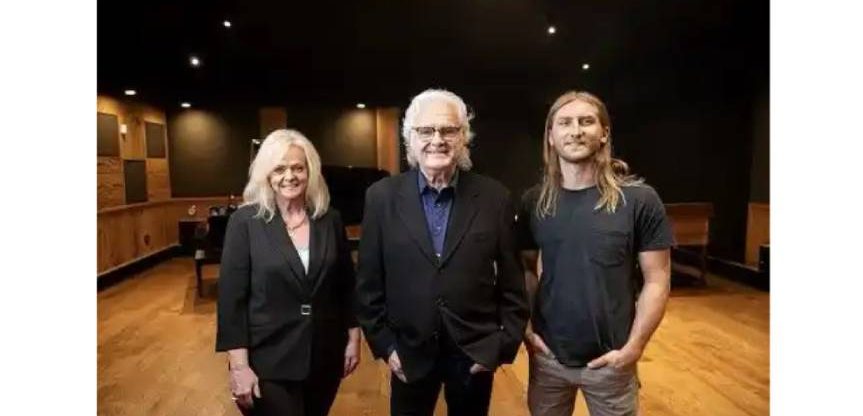 Ricky Skaggs Announces Reopening Of Fully Renovated Skaggs Place Studio