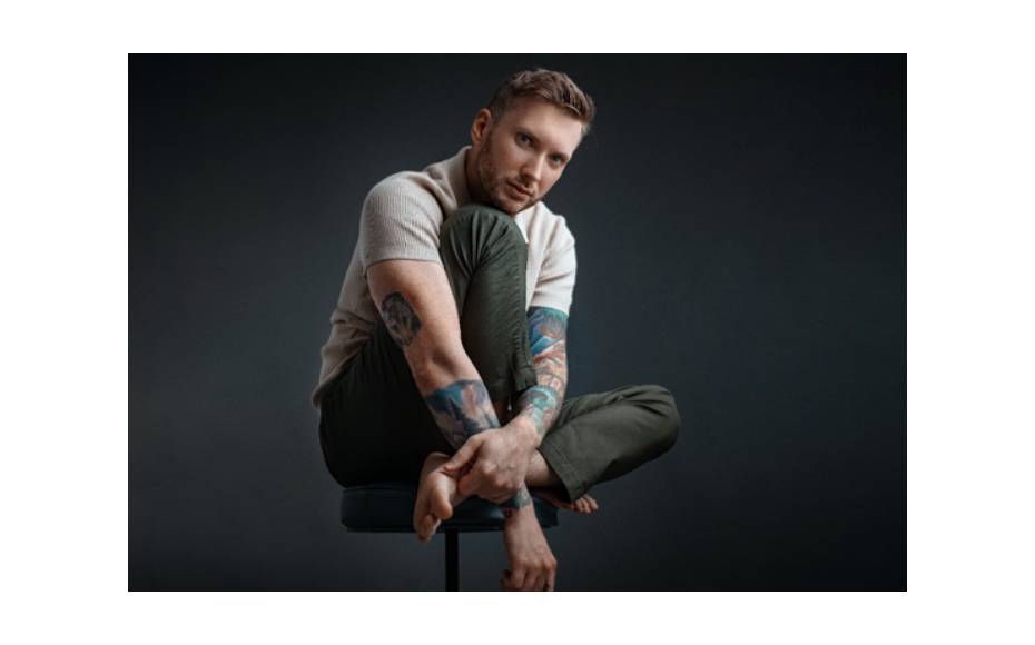 Comedian, Singer And Songwriter Matt Mathews Signs With WME