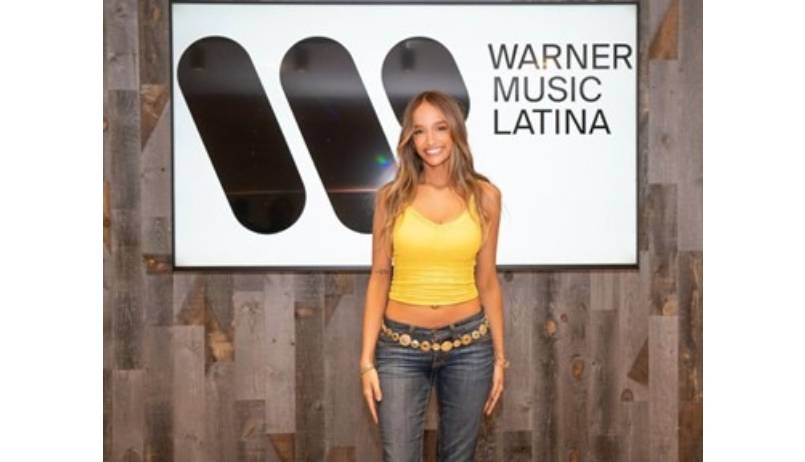 Argentine Songstress Nisi Signs With Warner Music Latina